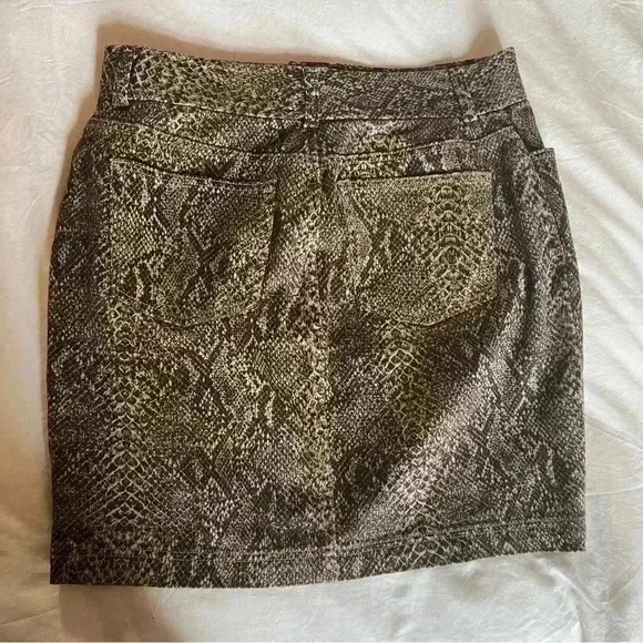 Chaps Snakeskin Print Denim Mini Skirt - Size 10 - Picture 4 of 7